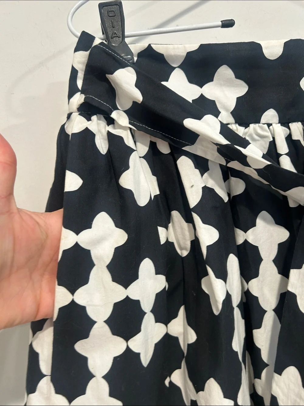 kate spade Black White A-Line Tie-Waist Midi Skirt print women’s size 6 medium